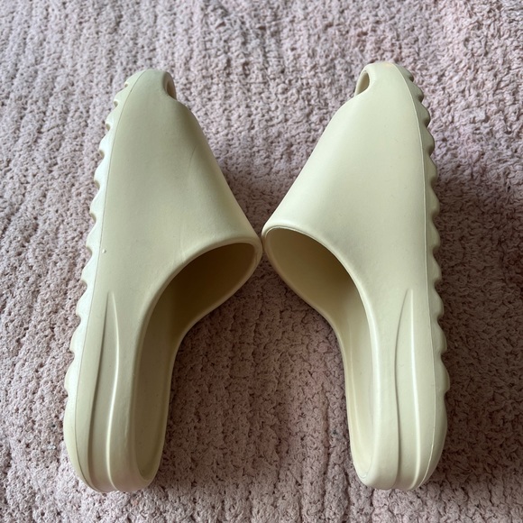 RUBBER SLIDES NWOT SIZE 8 WOMENS SIZE 40 BEIGE - Picture 5 of 6